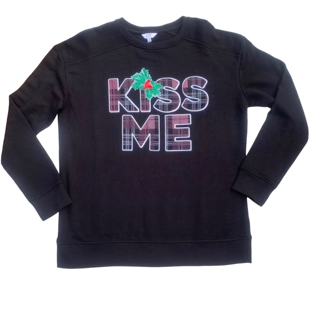 Crown & Ivy Women’s Holiday Black “Kiss Me” Sweatshirt Size Small